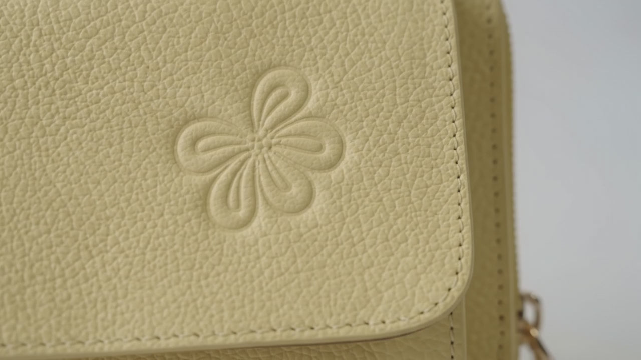 Bandolera de cuero 100%  para mujer Flor de Coral
